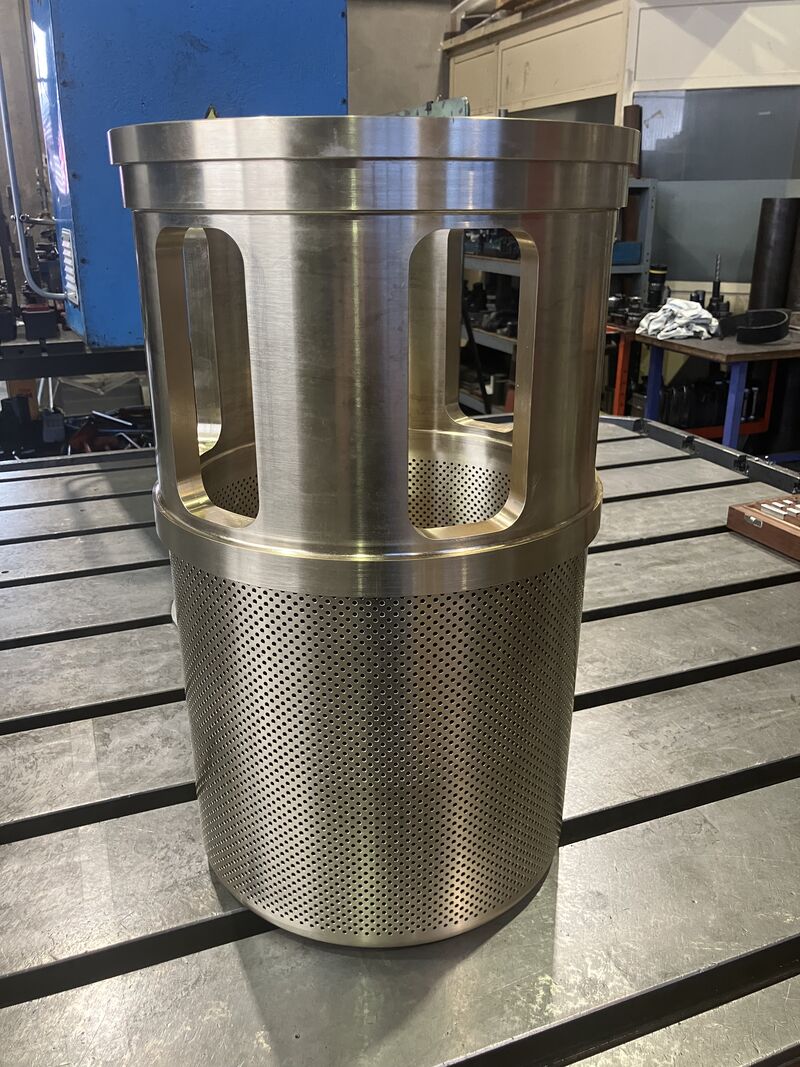 Sas de séparateur cylindrique avec partie basse entièrement perforée